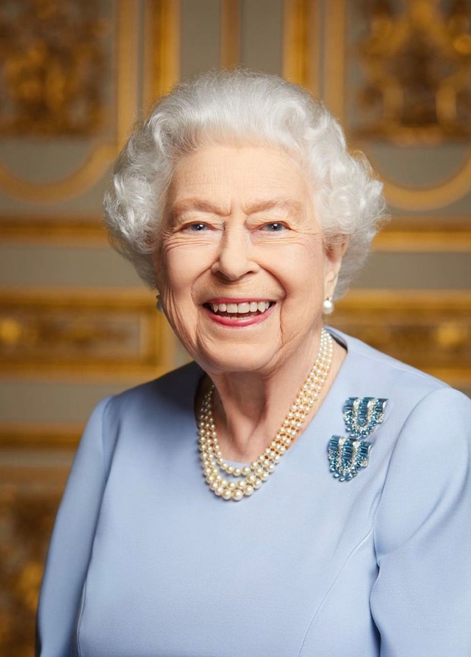 العائلة المالكة البريطانية تنشر صورة رسمية لم تنشر من قبل للملكة في عشية جنازتها الرسمية
