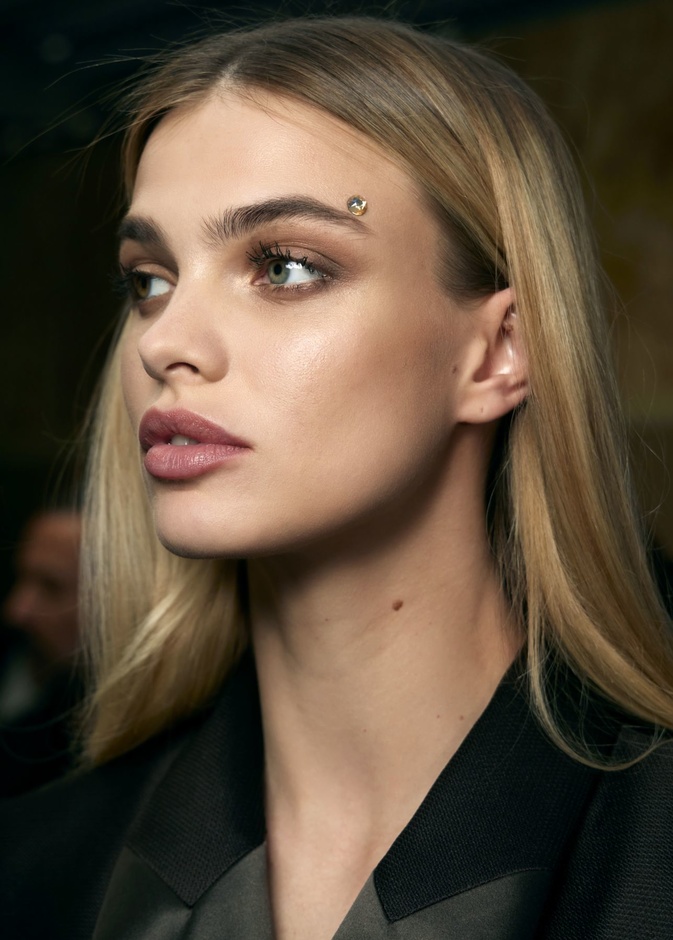 طريقة عمل سيروم منزلي لتكثيف وتطويل الرموش