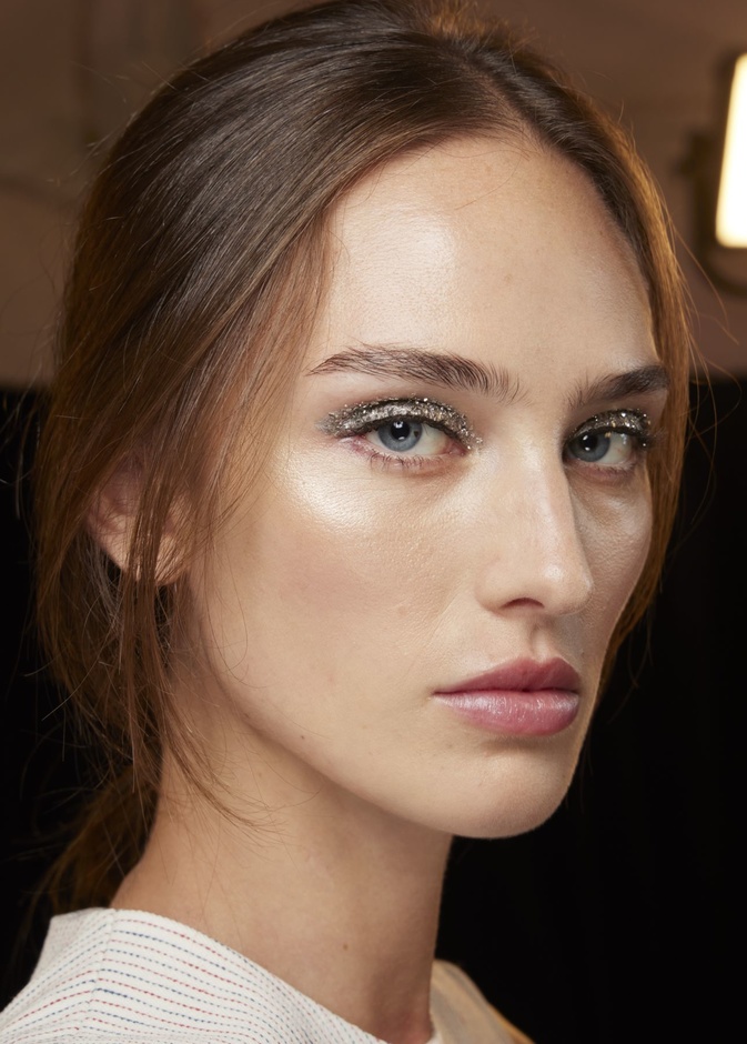 9 صيحات جمالية برزت في أسبوع نيويورك للموضة إليك خطوات تطبيقها