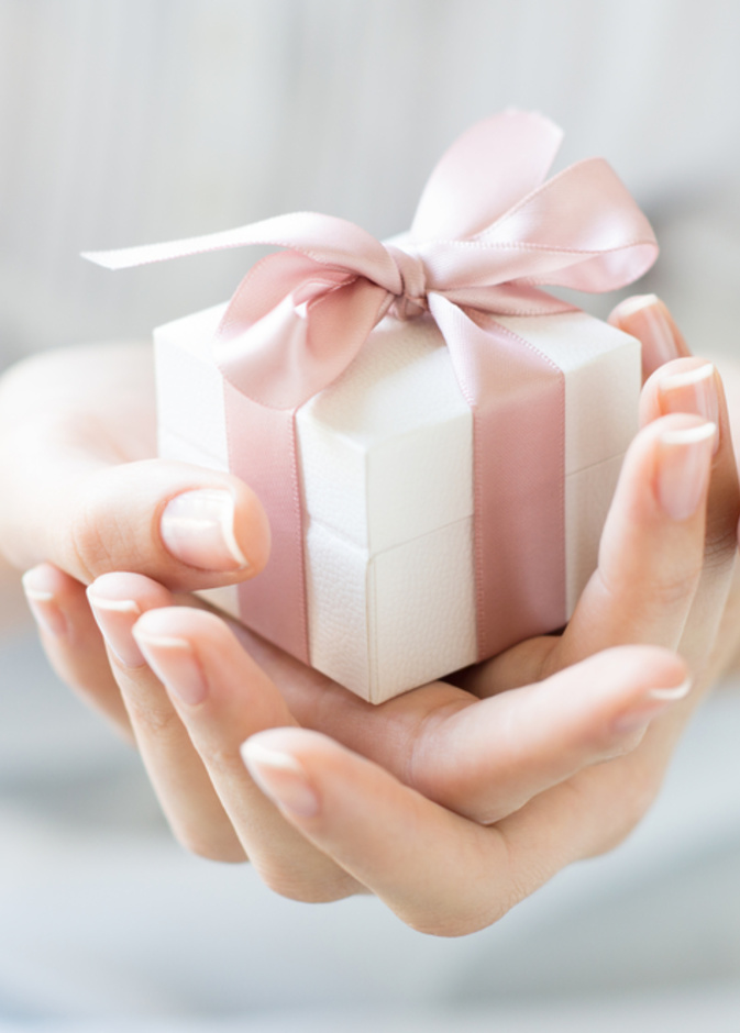 تعرفي على أهم قواعد وإتيكيت هدايا الزفاف