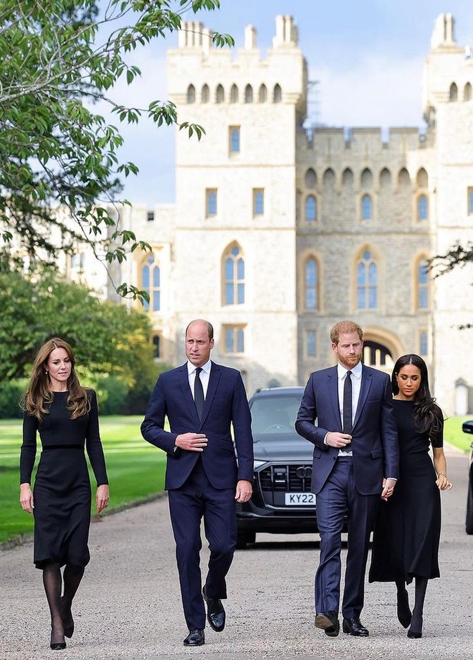 الأمير وليام والأمير هاري يقومان بظهور مشترك غير متوقع في وندسور