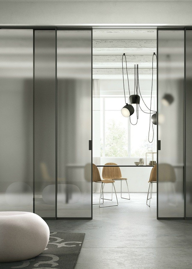 أبواب سحب زجاجية تفصل غرفة الطعام عند الحاجة