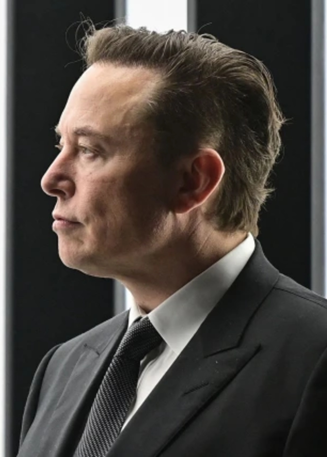 إيلون ماسك يأمر بتسريح عدد كبير من موظفي تويتر