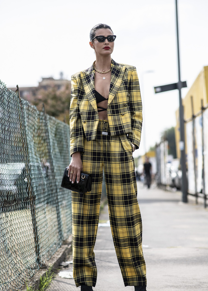 أفكار شبابية لتنسيق نقشة الكارو في اطلالاتك اليومية 