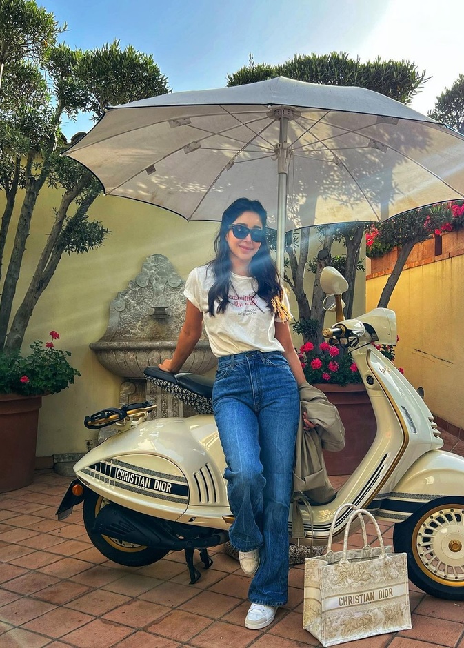 أفكار رائعة لتنسيق الجينز مستوحاة من اطلالات أسيل عمران