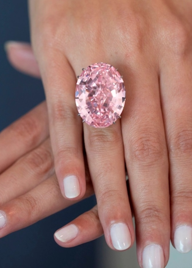 بيعت ماسة النجمة الوردية بـ83 مليون دولار