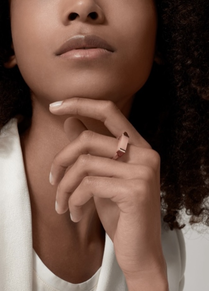 خاتم وردي نسائي من كارتييه مناسب لشهر أكتوبر الوردي