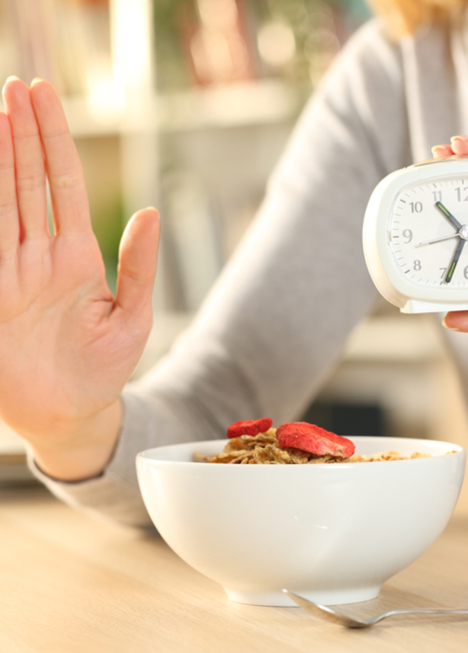 كيف يساعدك نظام الصيام المتقطع على الوقاية من الزهايمر