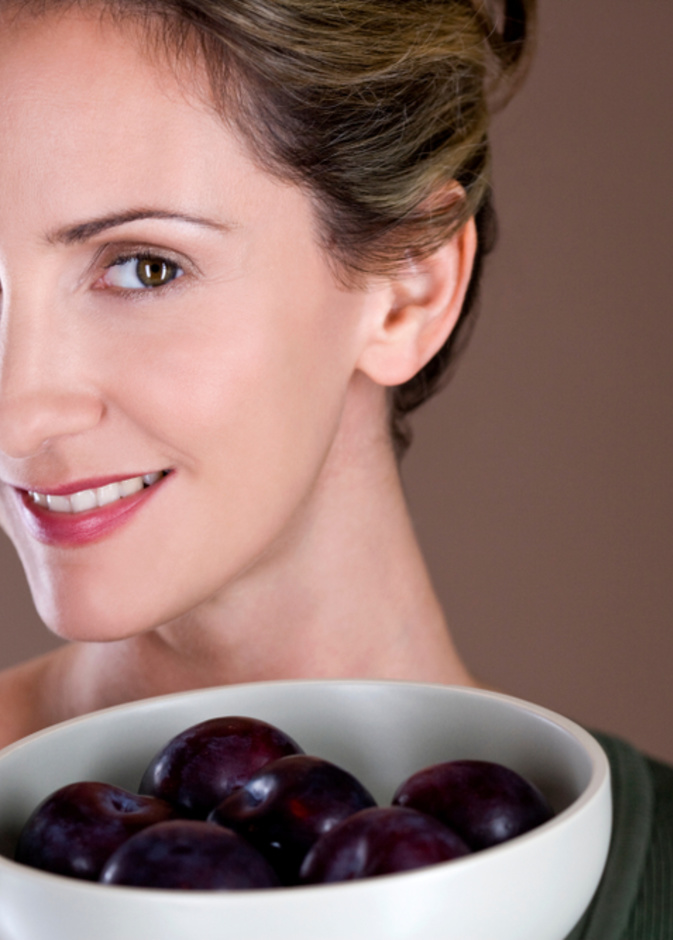  للنساء.. تناول البرقوق وتمتعي بهذه الفوائد