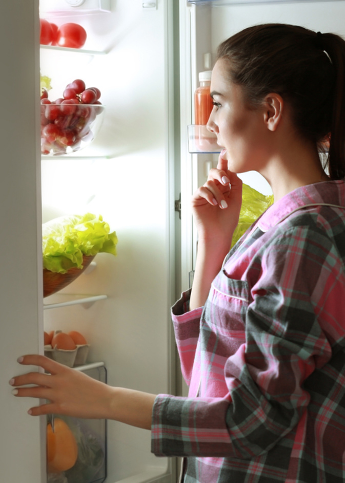 للنساء.. لا تتناولي أية أطعمة قبل النوم وهذه الأسباب