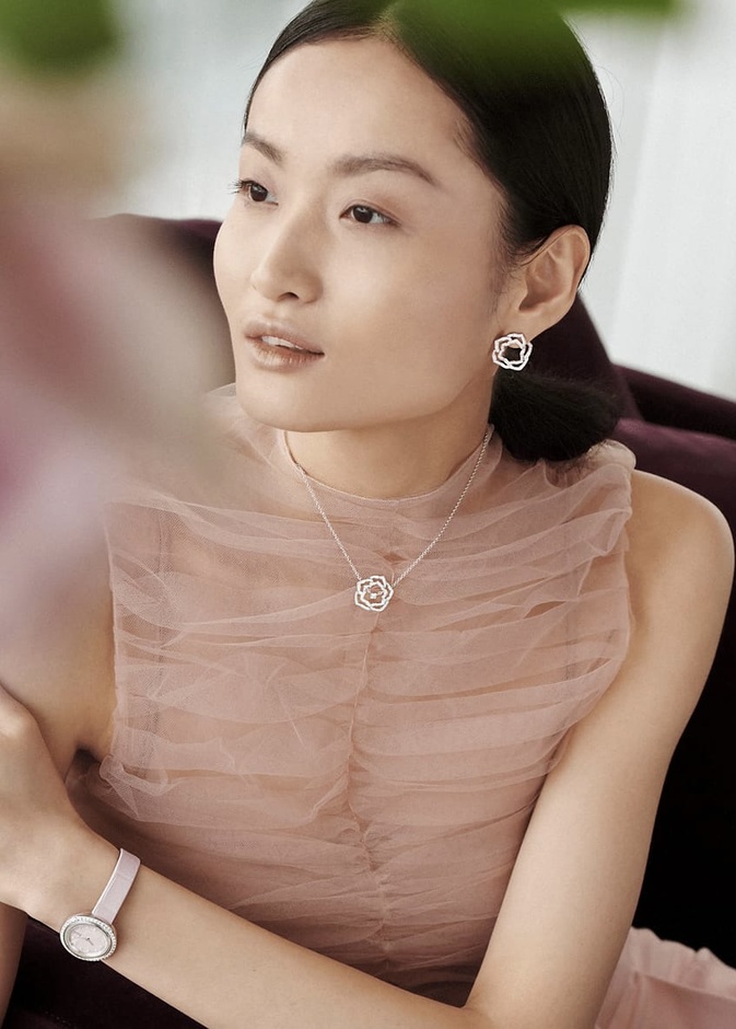 ساعة بياجيه بميناء وردي فخم