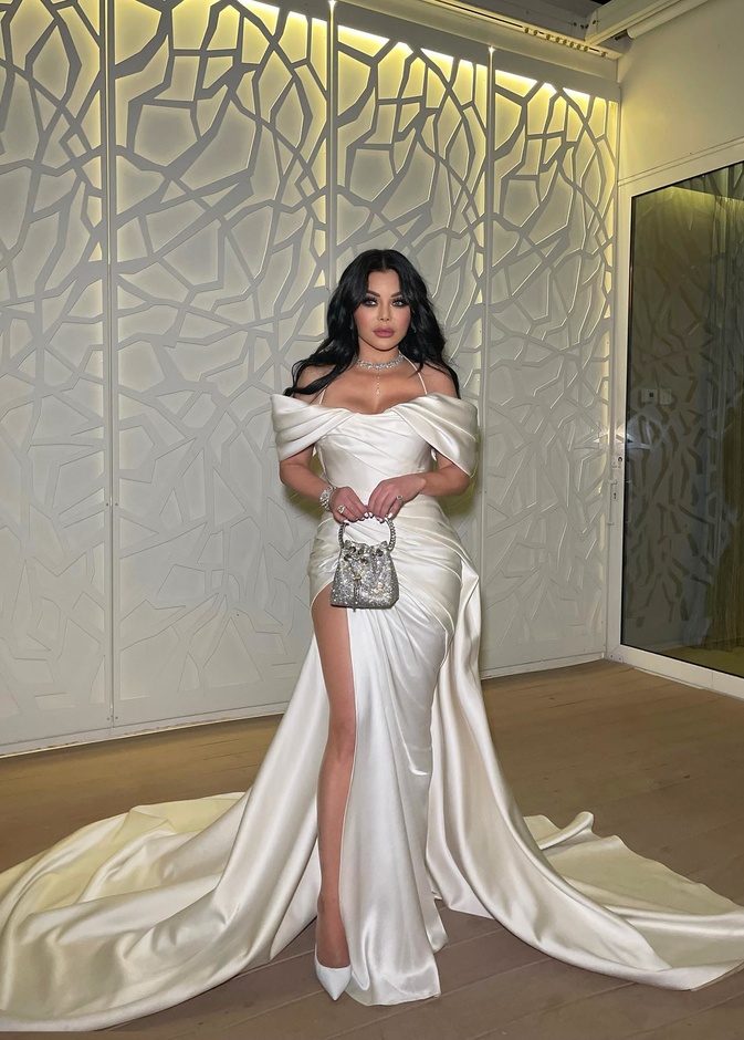 فساتين باللون الابيض انستقرام @haifawehbe