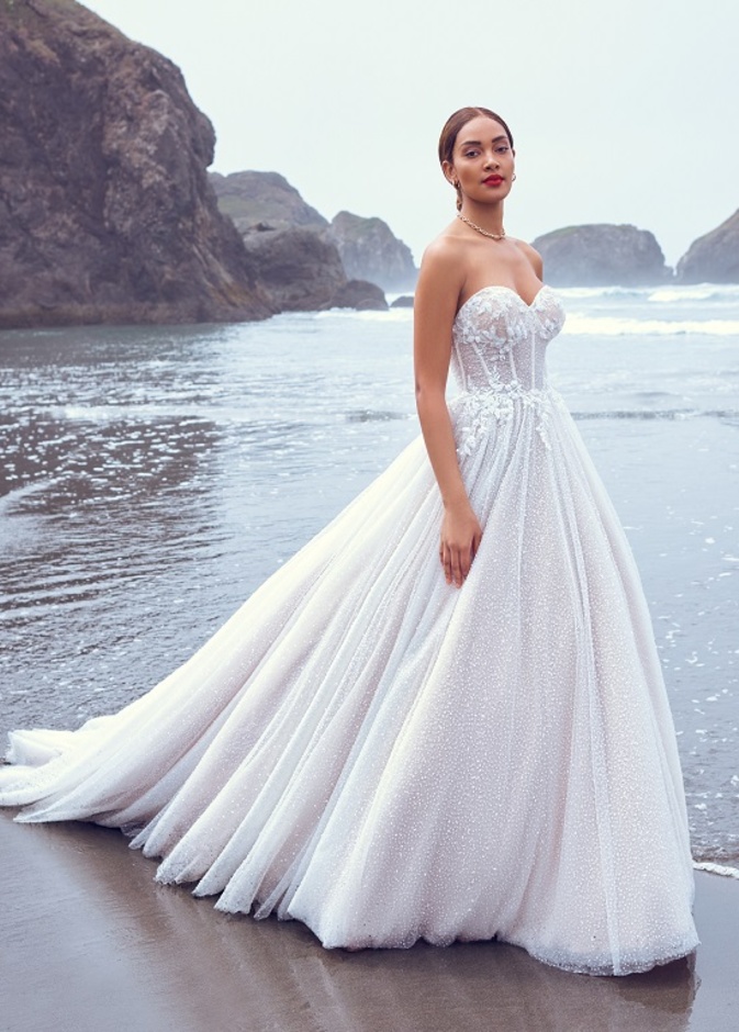 فساتين زفاف مزينة بالورود@maggiesottero