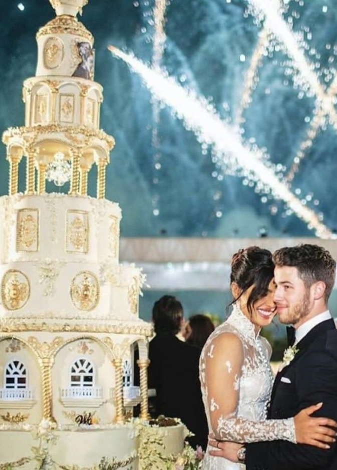 كعكة زفاف النجمين نيك جوناس وبريانكا شوبرا