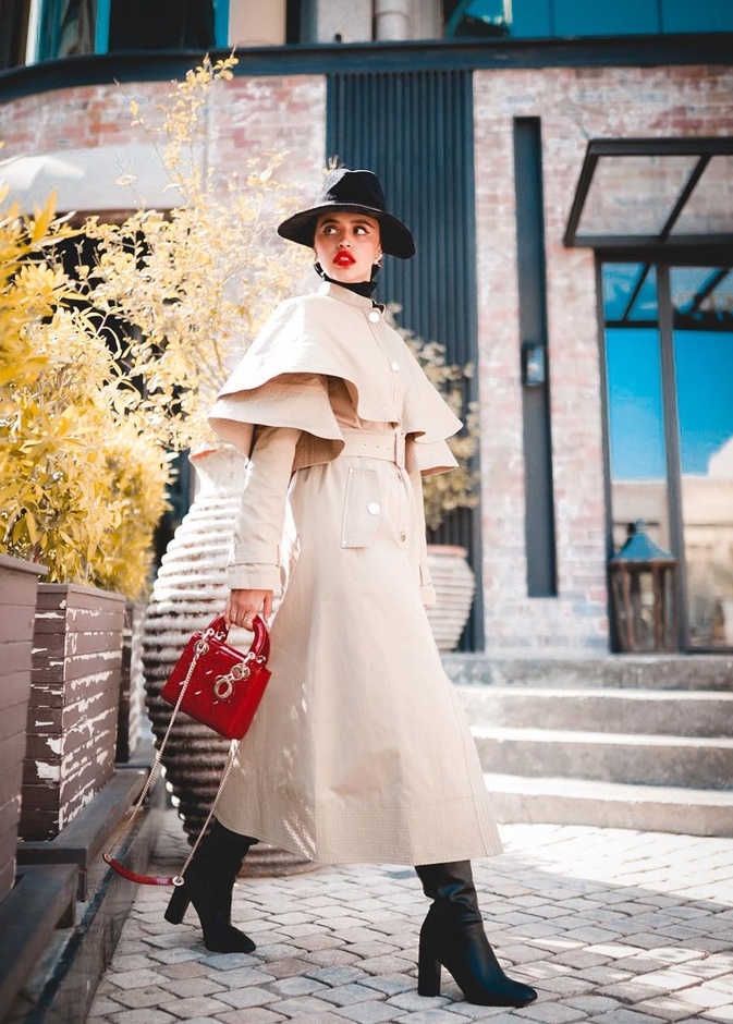 أفكار مميزة لتنسيق المعطف الترانشكوت للمحجبات في خريف 2022