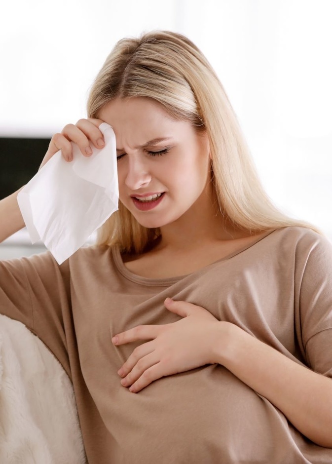 هل البكاء يضر الحامل في الأشهر الأولى