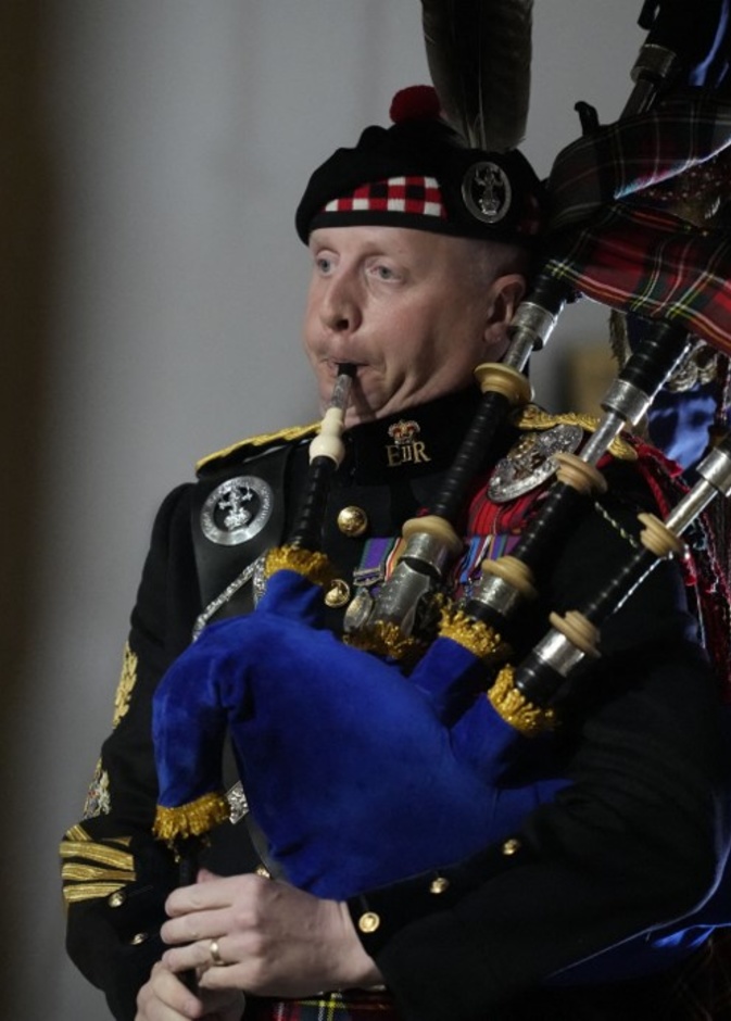 الملك تشارلز الثالث يٌعين "زمّارًا" لإيقاظه كل صباح