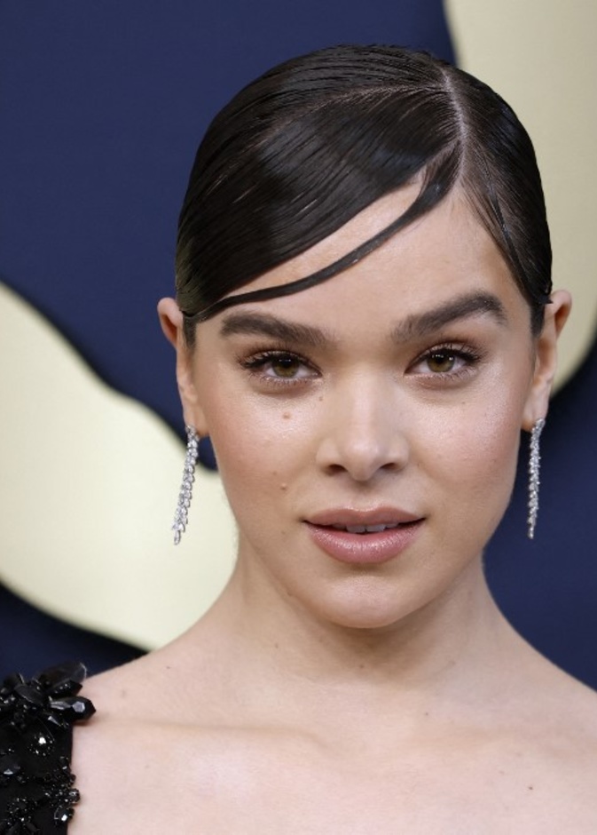 تسريحات شعر مميزة للوجه البيضاوي للمرأة الشابة من اختيارات  Hailee Steinfeld