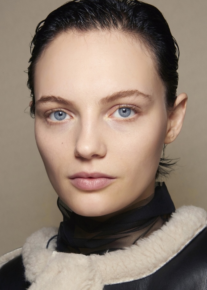 أفكار لترطيب البشرة والتخلص من الحبوب وآثارها