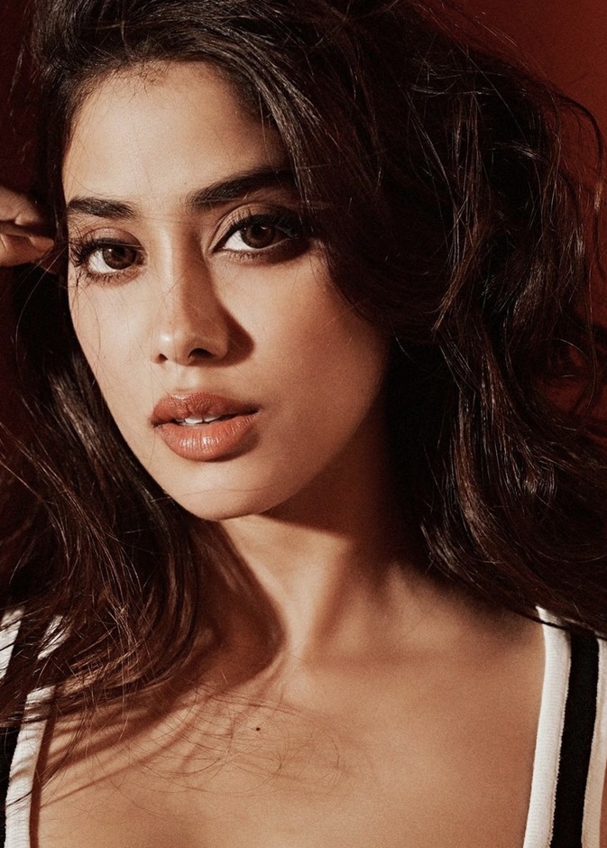 ألوان ظلال عيون للخريف تعتمدها Janhvi Kapoor - الصورة من حسابها على انستغرام