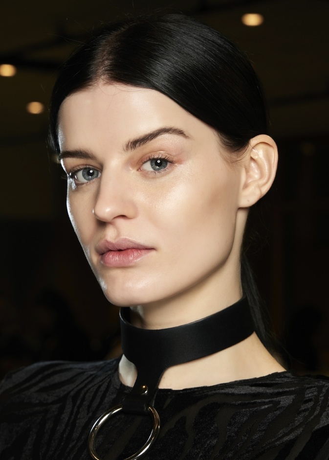 التقشير بالقهوة يضفي إشراقة على البشرة