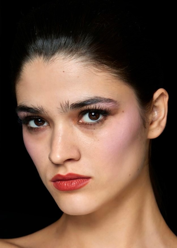 حيل طبيعية فعالة لتكبير الشفاه عند المرأة