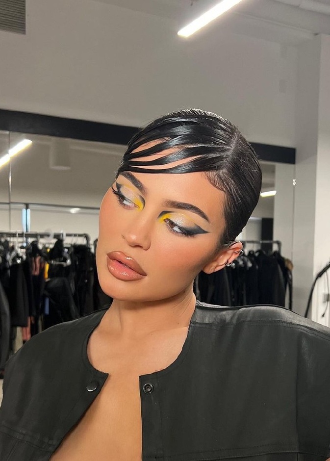 نصائح ذكية لتطبيق مكياج باتمان الجديد بأسلوب كايلي جينر  - الصورة من حسابها على انستغرام