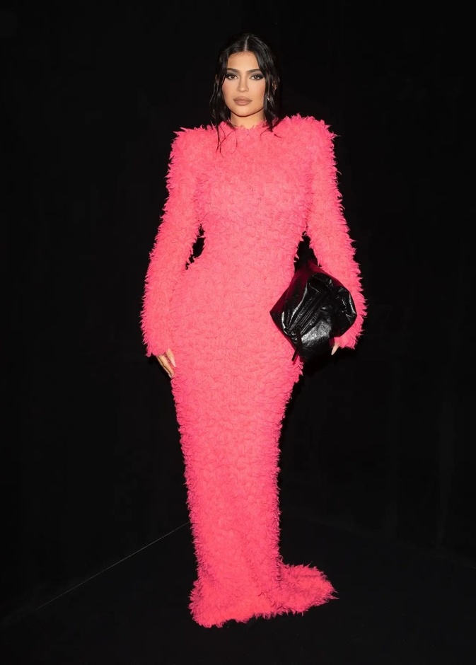 إطلالات كايلي جينر في أسبوع الموضة الباريسي