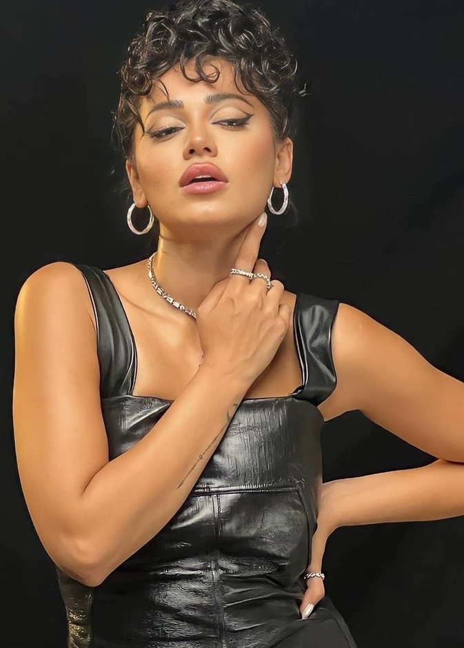 رحمة رياض بإطلالة جمالية جريئة في أغنية كأس العالم 2022 Light The Sky