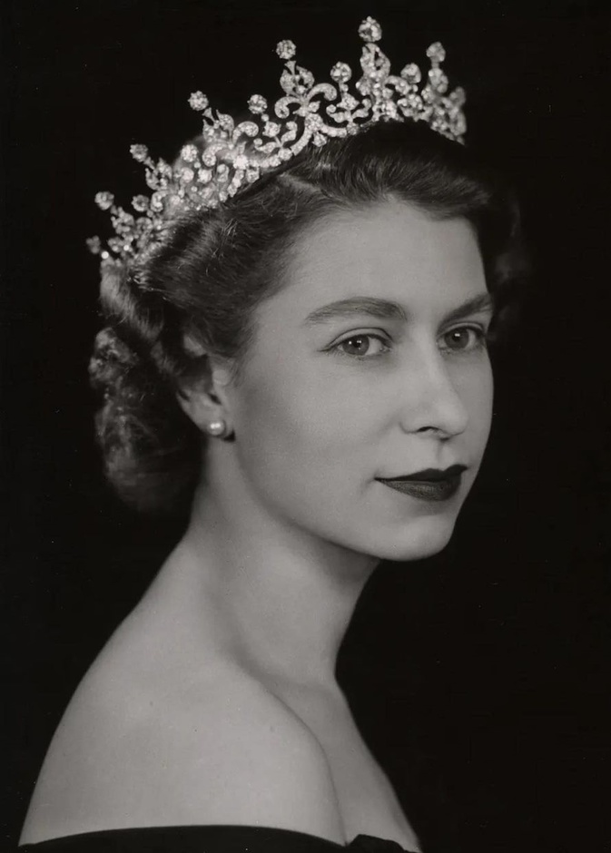 أجمل المجوهرات الملكية من وحي The Crown مع اقتراب عرض الموسم الـ 5 