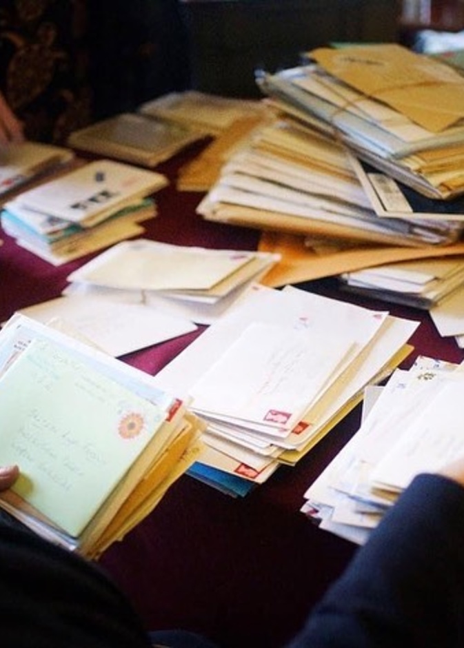 لهذا السبب.. 50 ألف خطاب تصل إلى قصر باكنغهام والرد قريبا