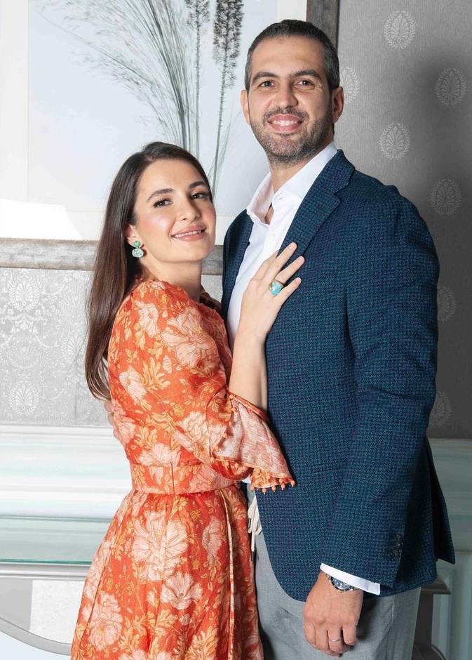 أسبوع حافل بالرومانسية لثنائيات النجوم وشام الذهبي بجلسة تصوير دافئة مع زوجها  ..10 صور