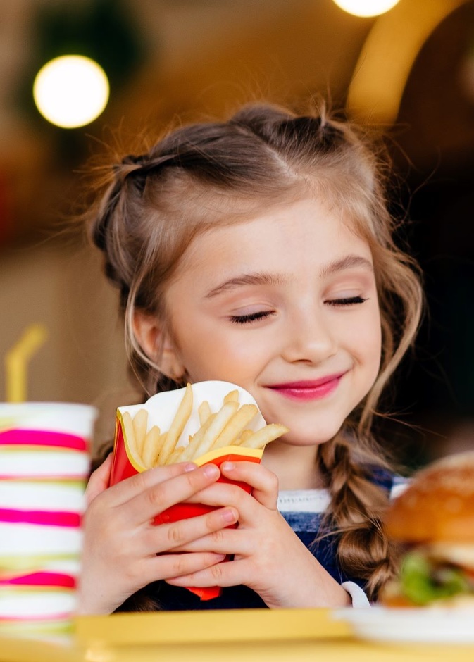 5 نصائح ذهبية لمساعدة طفلكِ على تجنب الوجبات السريعة
