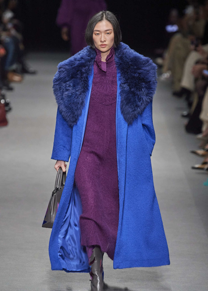 المعاطف الزرقاء إختيارك الأساسي في خريف وشتاء 2022-2023