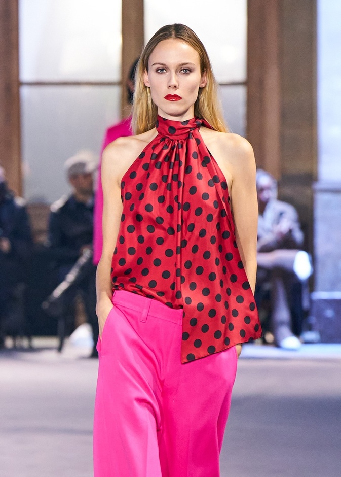 أفكار تنسيق البنطلون الزهري بمناسبة شهر التوعية بسرطان الثدي