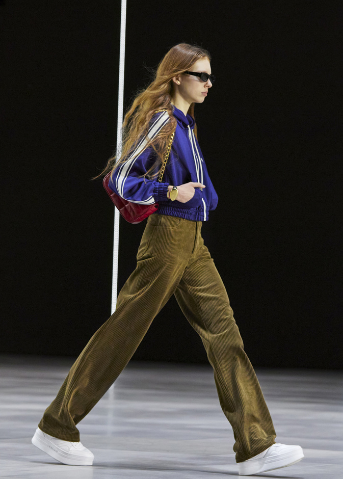 بناطيل مخملية واسعة لإطلالة دافئة في خريف وشتاء 2022-2023