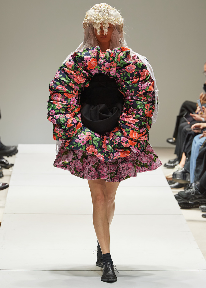 مجموعة Comme des Garçons لموسم ربيع وصيف 2023