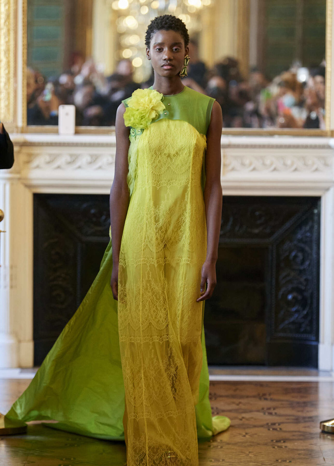 أفكار مميزة لتنسيق اللون الأخضر مع الأصفر في إطلالاتك الشتوية