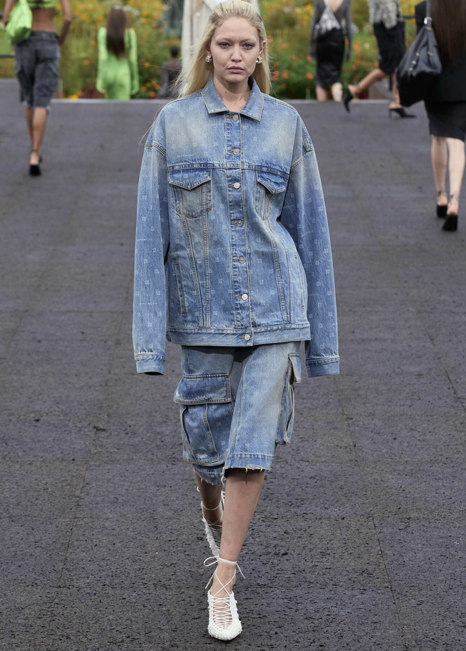 عرض ازياء جيفنشي