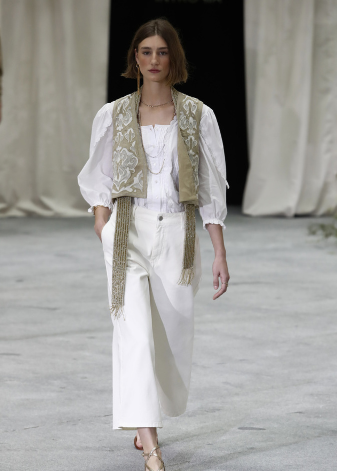 جيليه لافت بتنسيق عصري من Hoss Intropia