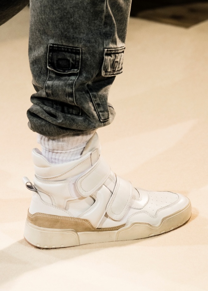 7 علامات أزياء قدّمت الحذاء الرياضي ضمن مجموعاتها لخريف وشتاء 2022 