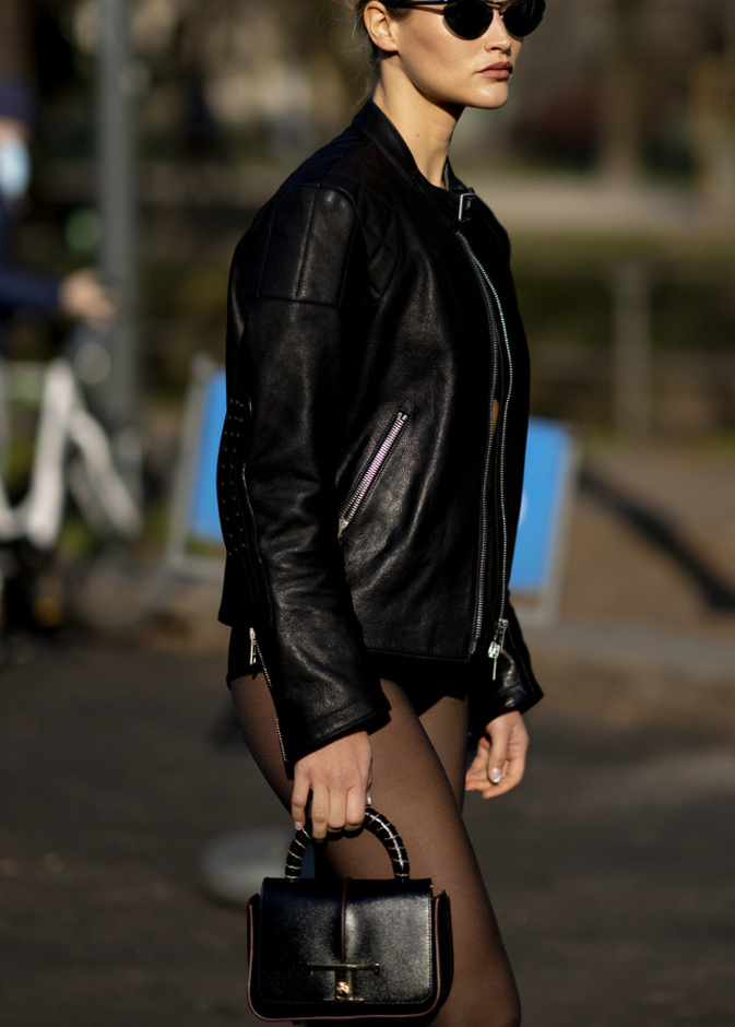 الحقيبة السوداء صيحة مستمرة لا تنطفىء