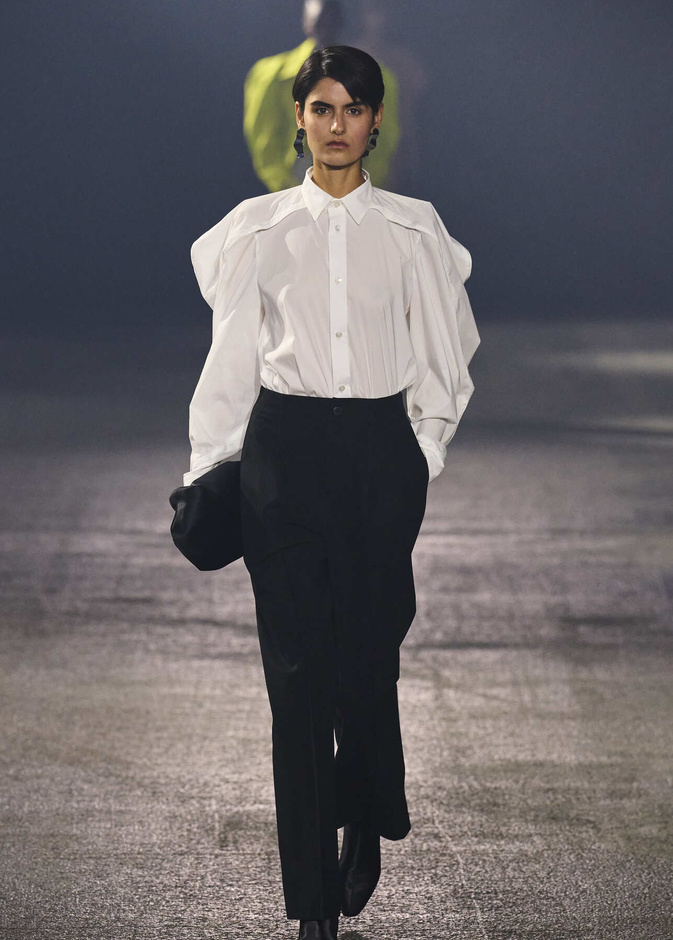 عرض أزياء Issey Miyake لربيع وصيف 2023