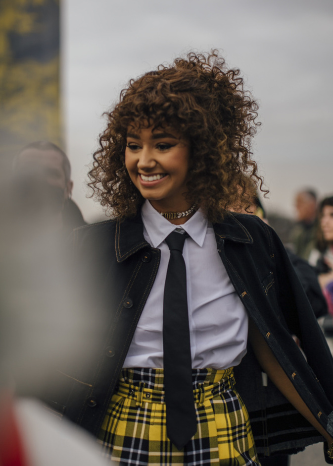 ربطة العنق أكسسوار خريفي على الموضة من إطلالات Street style