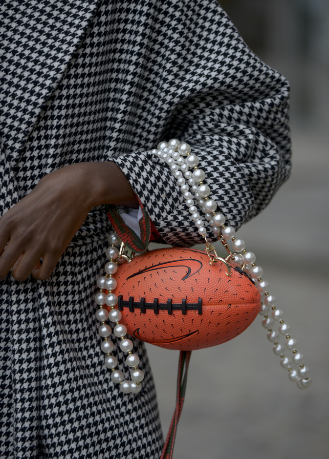 الأكسسوارات العصرية أحدث صيحات الموضة في شوارع باريس 