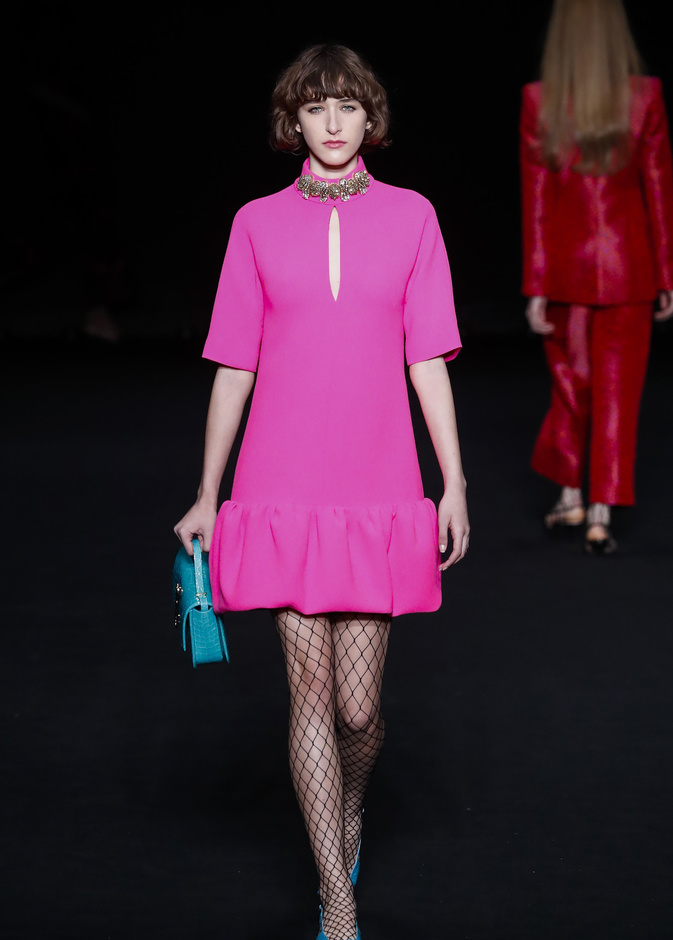 طرق تنسيق جوارب الشبك موضة هذا الموسم التي عادت للواجهة من جديد 