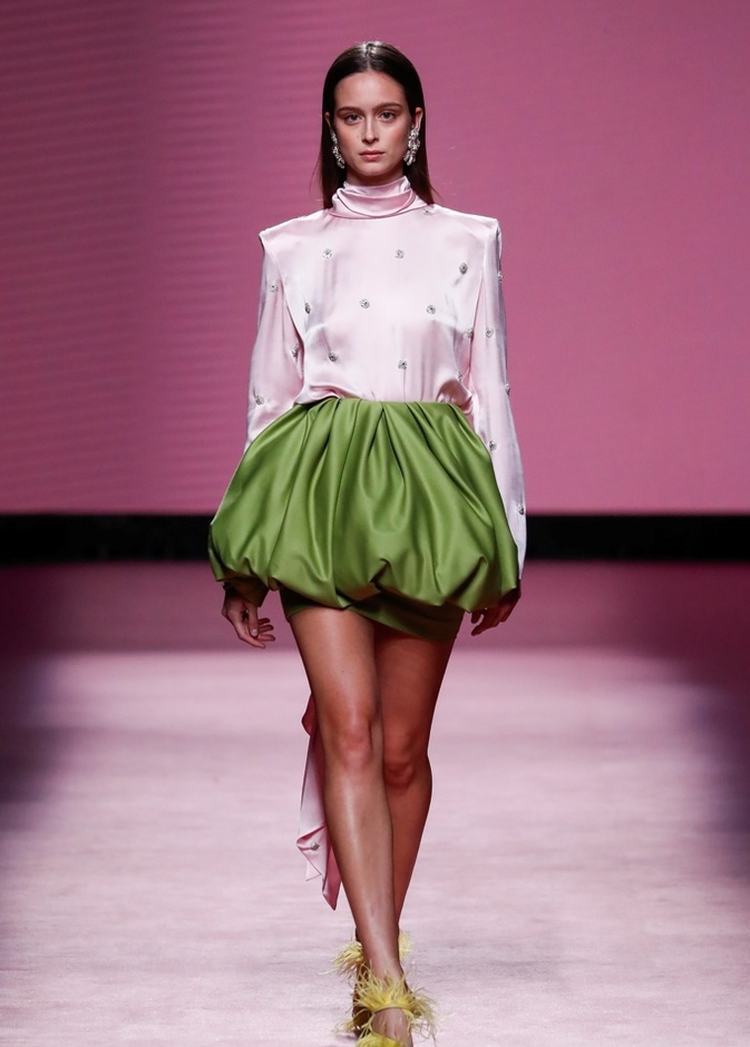 7 علامات أزياء اختارت الأخضر في عروض خريف وشتاء 2022