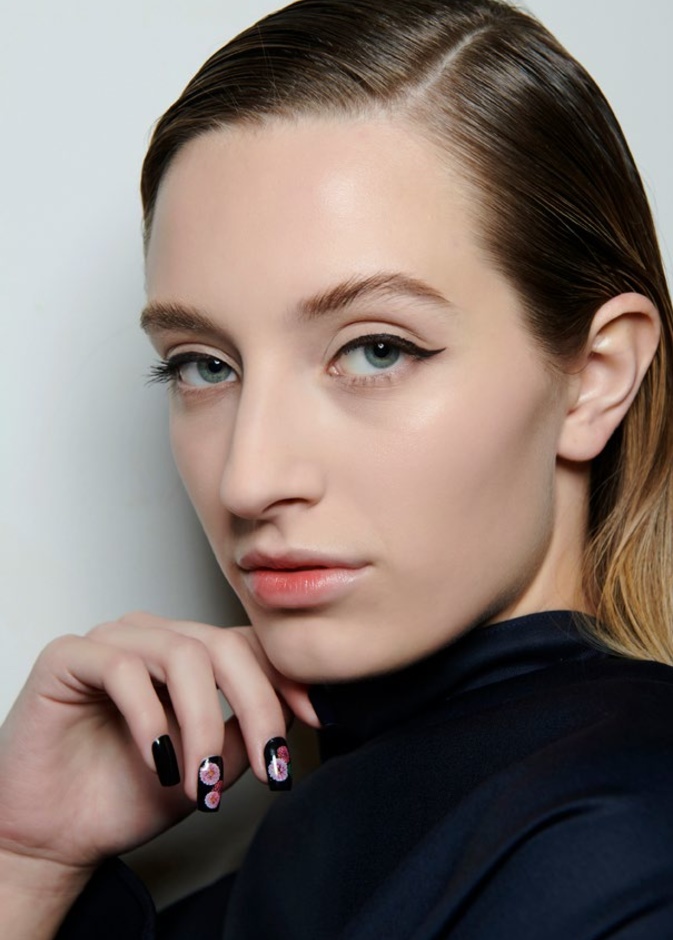 بشرتك أكثر  إشراقاً ومرونة في الخريف مع أحدث المستحضرات التجميلية