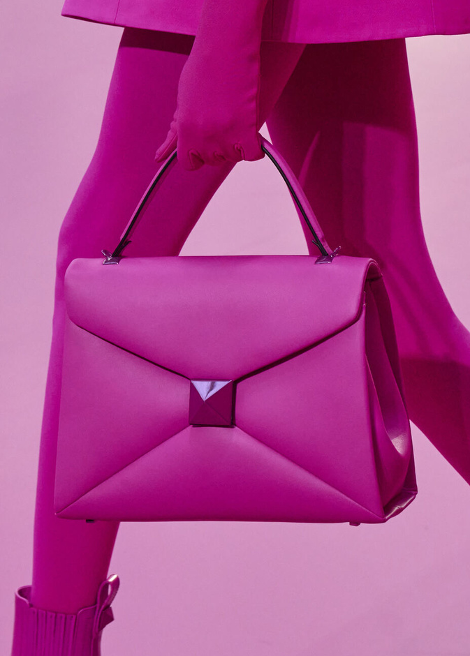 أجمل موديلات حقائب باللون الوردي لشهر التوعية بسرطان الثدي 