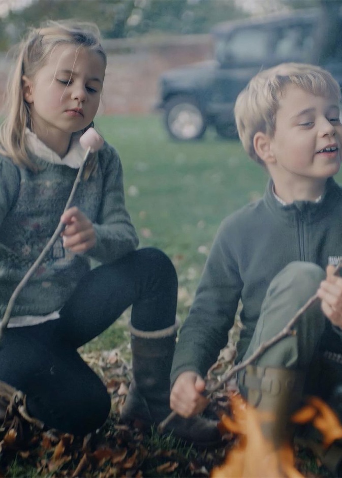 أطفال أمير وأميرة ويلز يتنزهون بالدراجات الهوائية في وندسور